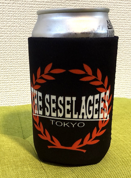 NEW【クージー】缶・ボトルカバー 全面ロゴ黒
