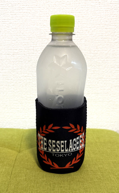 NEW【クージー】缶・ボトルカバー 全面ロゴ黒
